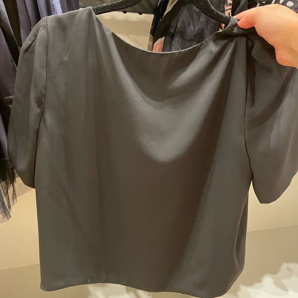 Aritzia Babaton short sleeve v-neck blouse in black - Picture 4 of 6